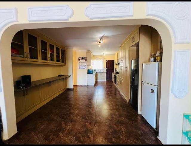 3 BEDROOM HOUSE FOR SALE IN NEWLANDS WEST
